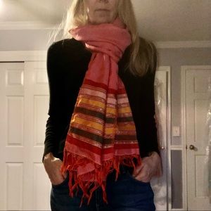 Stunning iridescent coral 24" x 45" woven wrap/scarf with fringe - NEW